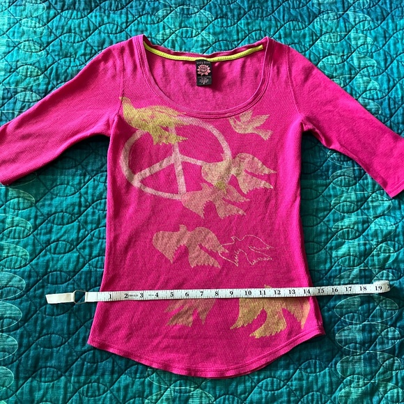 Lucky Brand Hot Pink Peace Mid-length Sleeve Shirt- Size Small - Picture 2 of 7